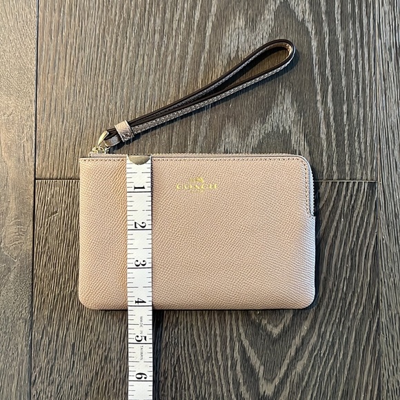 Coach crossgrain leather corner zip wristlet taupe - Picture 9 of 9